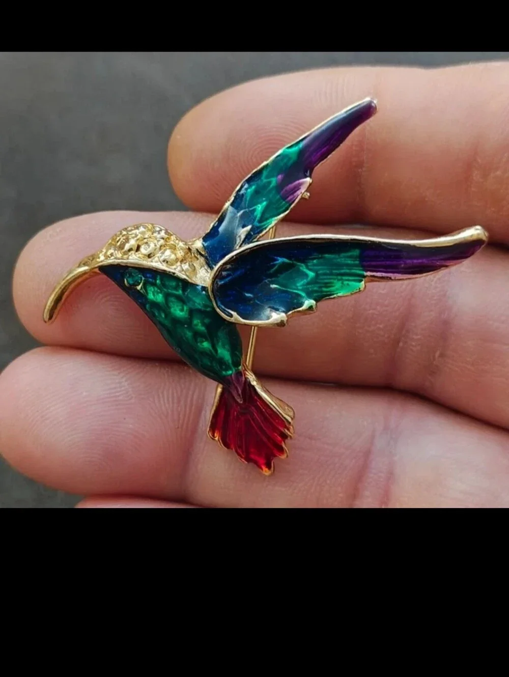 Beautiful & Colorful Vintage 1980s Hummingbird Gold Tone Enamel Pin Brooch.